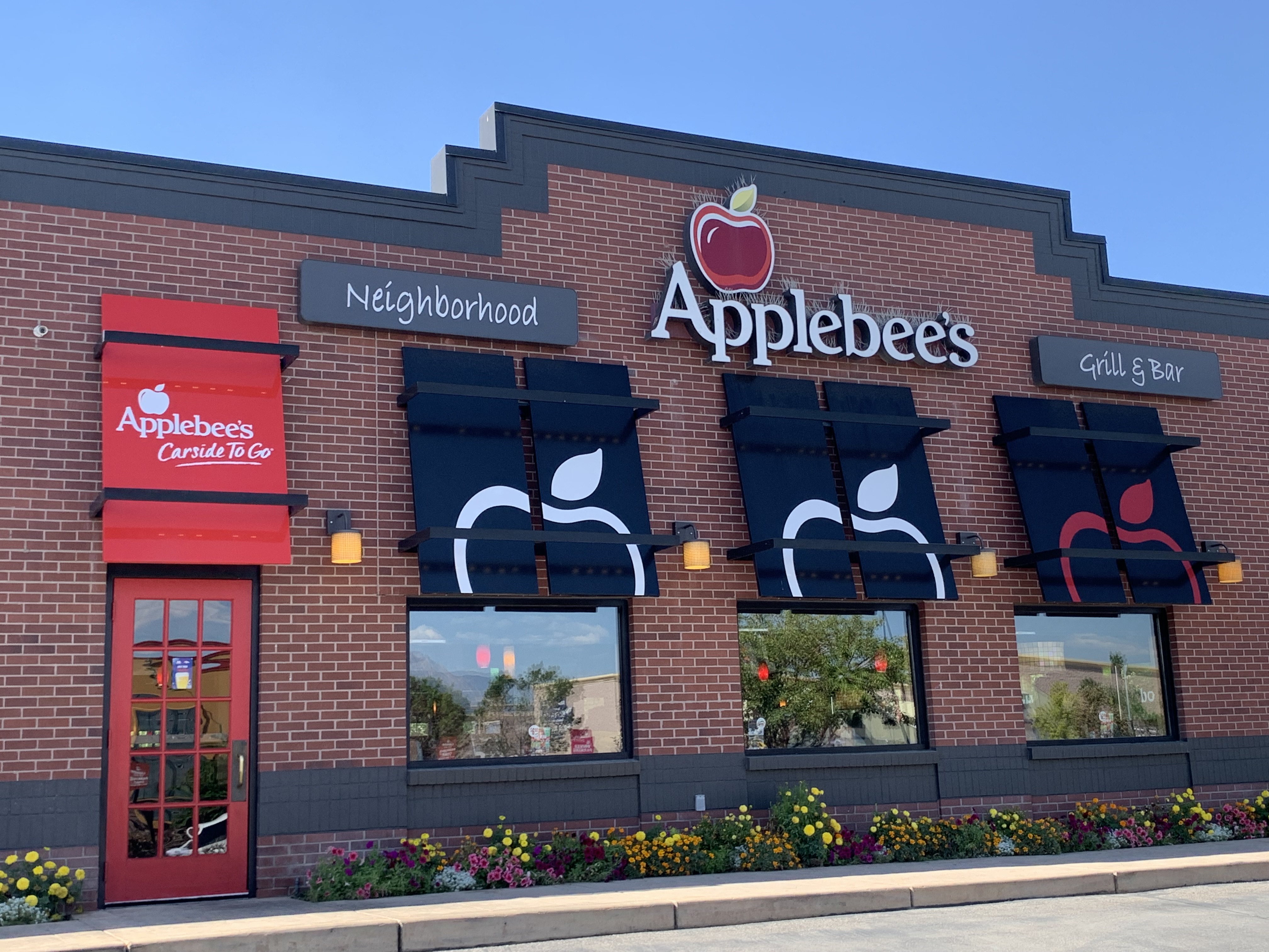 https://d3n2401vhvcfv5.cloudfront.net/_images/company/Apple Bees/1734025711438-1APPB Exterior.jpeg